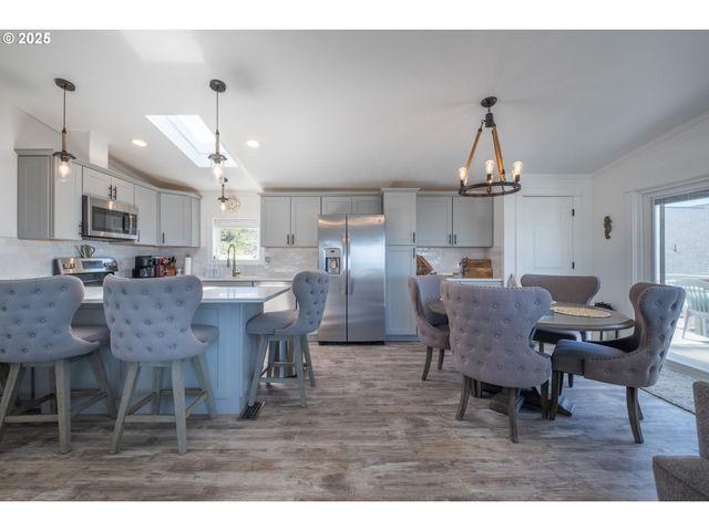 4875 N Highway 101, Depoe Bay, OR 97341