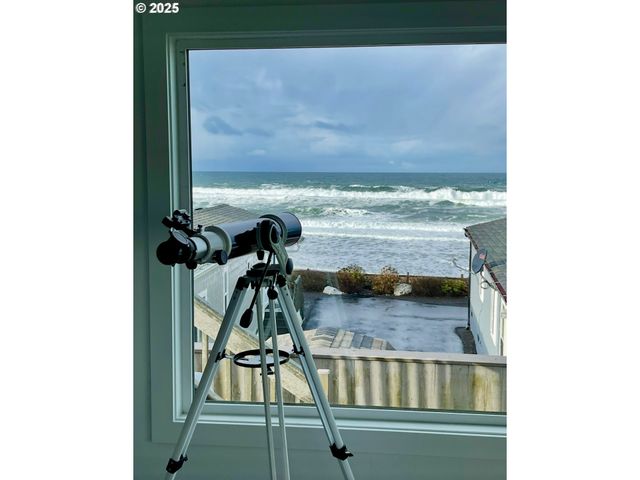 4875 N Highway 101, Depoe Bay, OR 97341