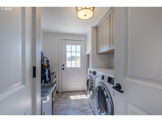 4875 N Highway 101, Depoe Bay, OR 97341