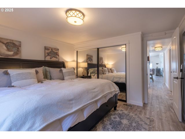 4875 N Highway 101, Depoe Bay, OR 97341