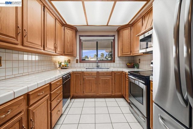 6894 Heath Ct, Pleasanton, CA 94588