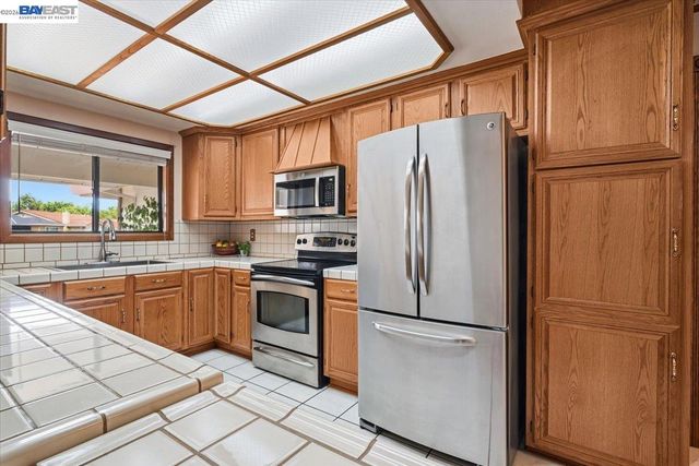 6894 Heath Ct, Pleasanton, CA 94588