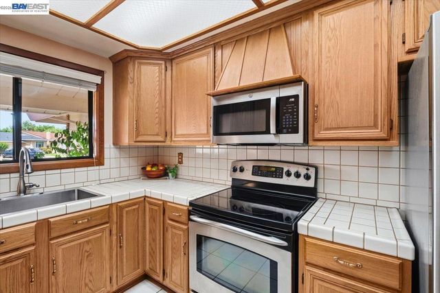 6894 Heath Ct, Pleasanton, CA 94588