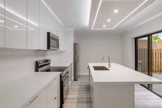 1170 SW 118th Ter, Davie, FL 33325