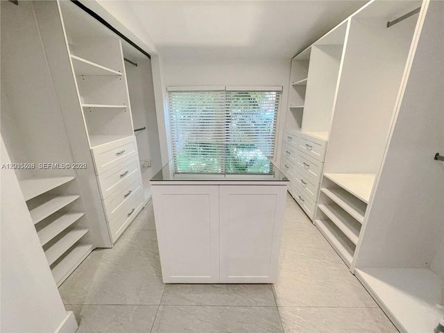 2148 NE 181st St, North Miami Beach, FL 33162