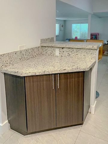 2148 NE 181st St, North Miami Beach, FL 33162