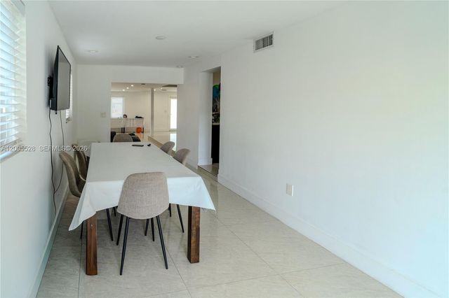 2148 NE 181st St, North Miami Beach, FL 33162