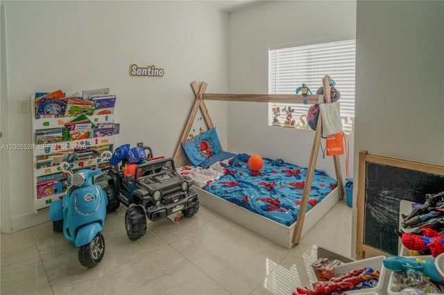 2148 NE 181st St, North Miami Beach, FL 33162