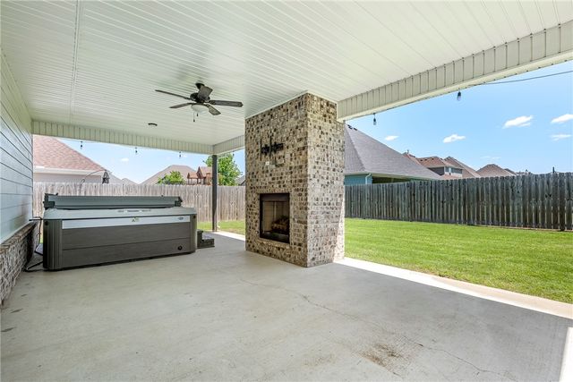 911 Red Maple Street, Centerton, AR 72719
