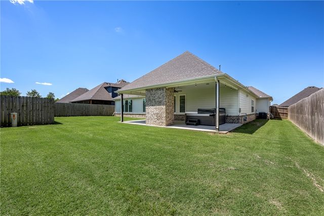 911 Red Maple Street, Centerton, AR 72719