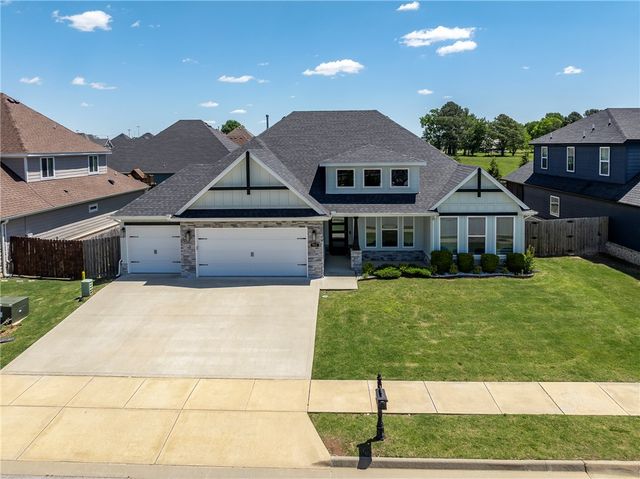 911 Red Maple Street, Centerton, AR 72719