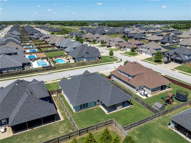 911 Red Maple Street, Centerton, AR 72719
