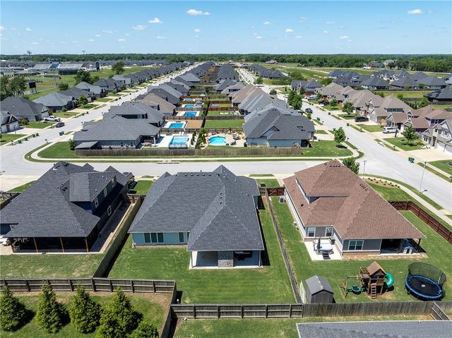 911 Red Maple Street, Centerton, AR 72719