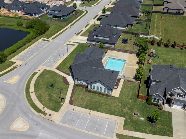 911 Red Maple Street, Centerton, AR 72719