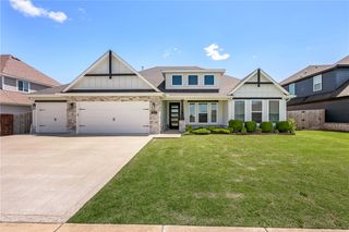 911 Red Maple Street, Centerton, AR 72719
