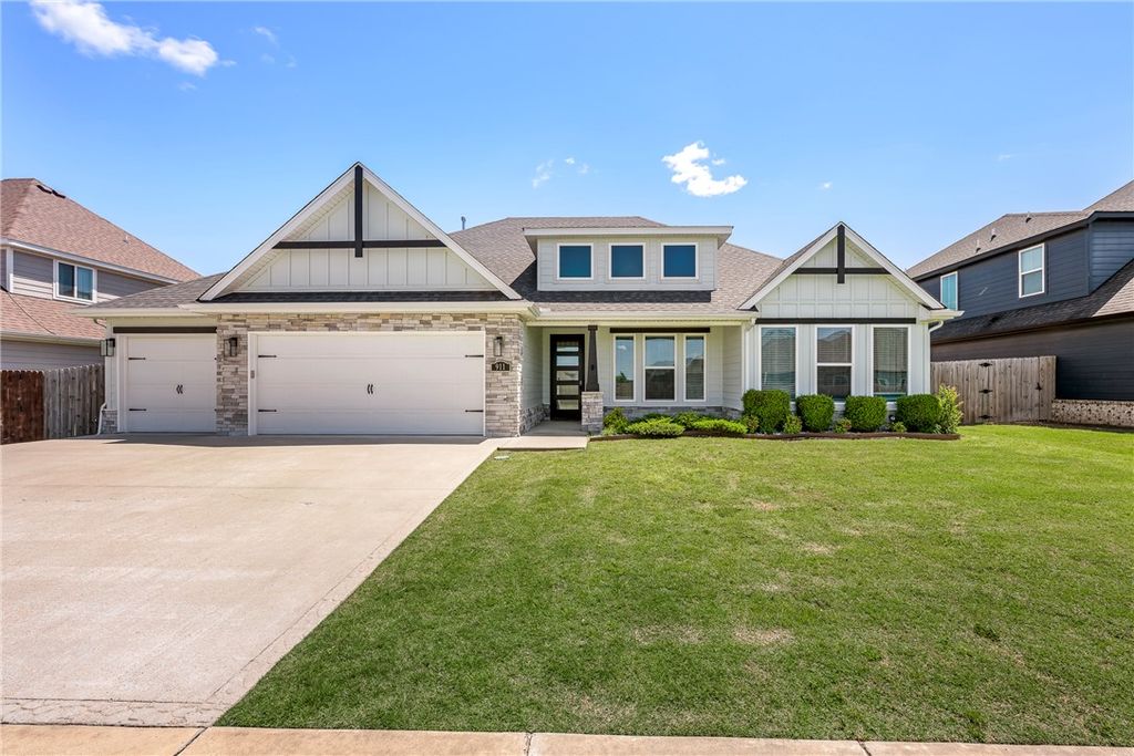 911 Red Maple Street, Centerton, AR 72719