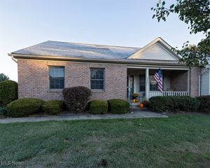 124 Oakley Green Drive, Elyria, OH 44035