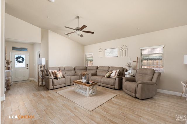 9411 Flowertree Drive, Shafter, CA 93263