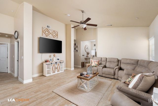 9411 Flowertree Drive, Shafter, CA 93263