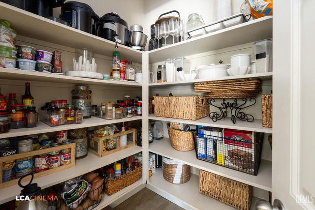 9411 Flowertree Drive, Shafter, CA 93263