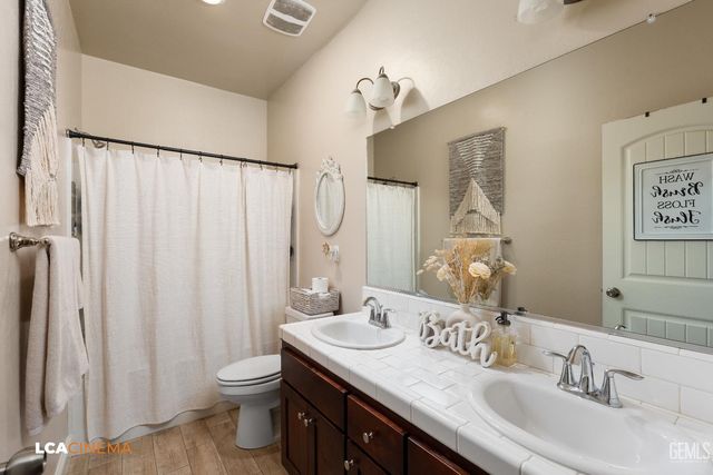 9411 Flowertree Drive, Shafter, CA 93263