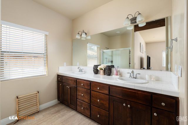 9411 Flowertree Drive, Shafter, CA 93263