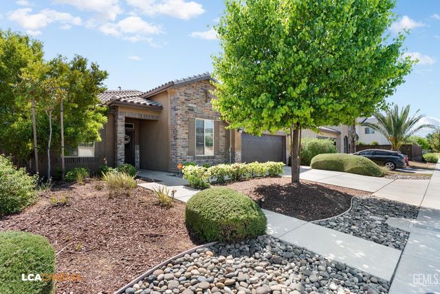 9411 Flowertree Drive, Shafter, CA 93263