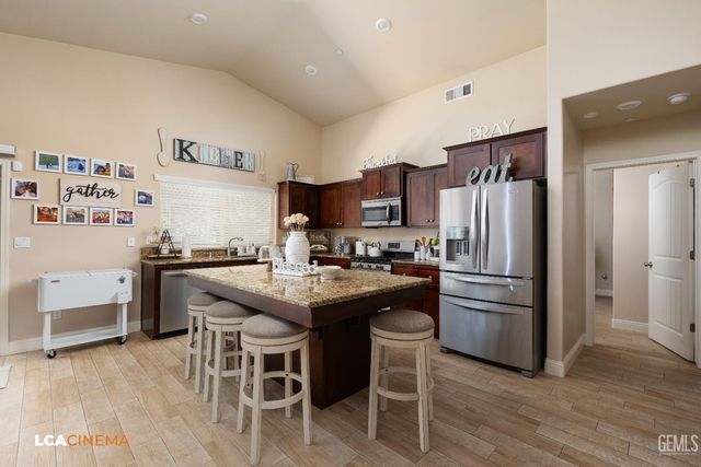 9411 Flowertree Drive, Shafter, CA 93263