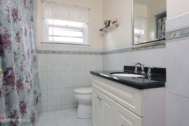 167 Crestview Drive, Middletown, NJ 07748