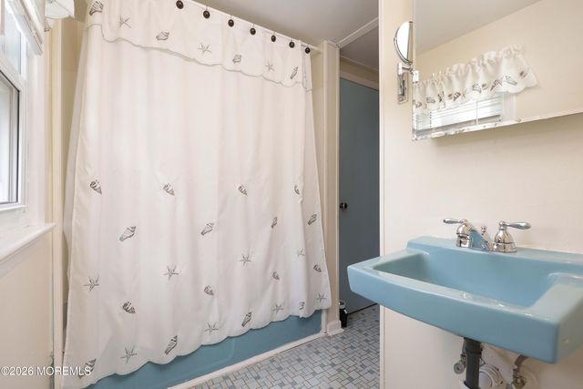 167 Crestview Drive, Middletown, NJ 07748