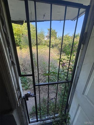 4527 Davison Avenue, St Louis, MO 63120