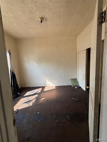 4527 Davison Avenue, St Louis, MO 63120