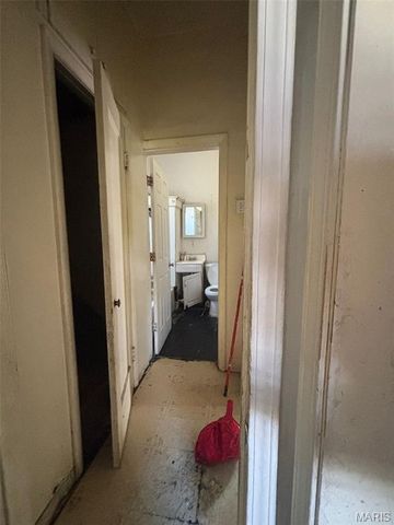 4527 Davison Avenue, St Louis, MO 63120