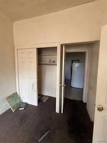 4527 Davison Avenue, St Louis, MO 63120