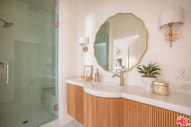 902 S Citrus Avenue, Los Angeles, CA 90036