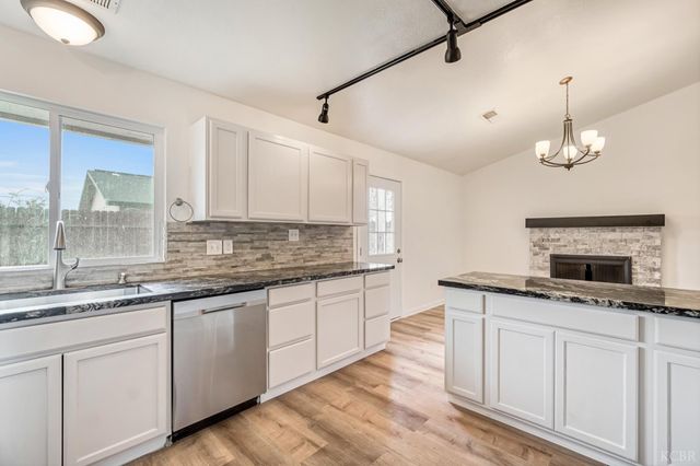 1359 Acacia Court, Lemoore, CA 93245