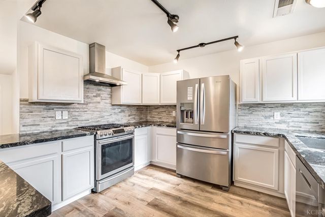 1359 Acacia Court, Lemoore, CA 93245