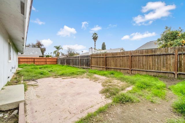 1359 Acacia Court, Lemoore, CA 93245