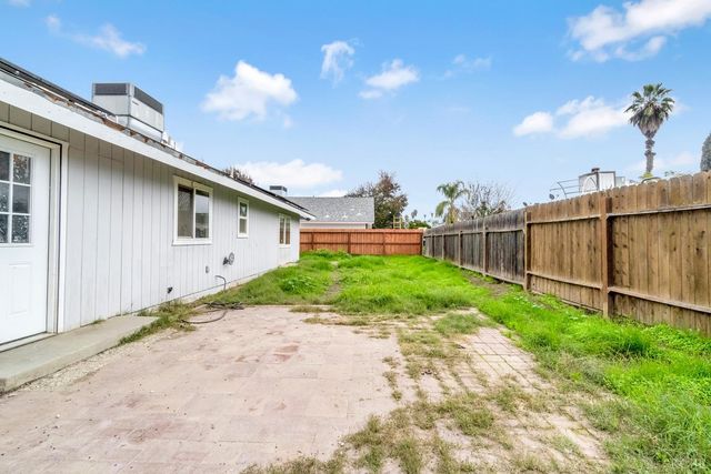 1359 Acacia Court, Lemoore, CA 93245