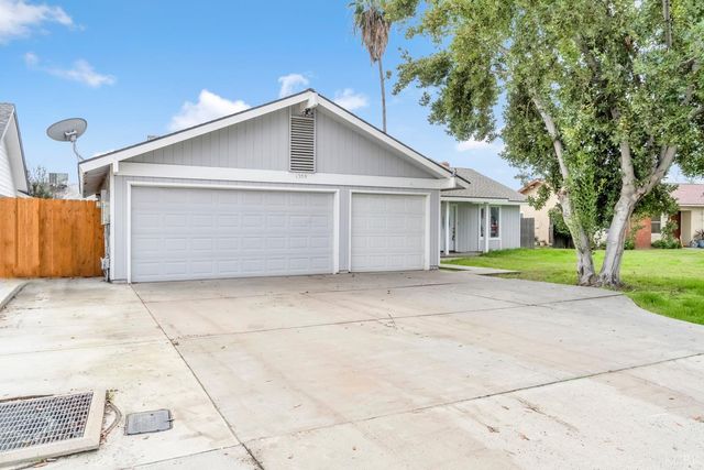 1359 Acacia Court, Lemoore, CA 93245