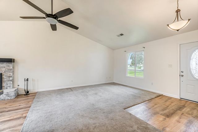 1359 Acacia Court, Lemoore, CA 93245