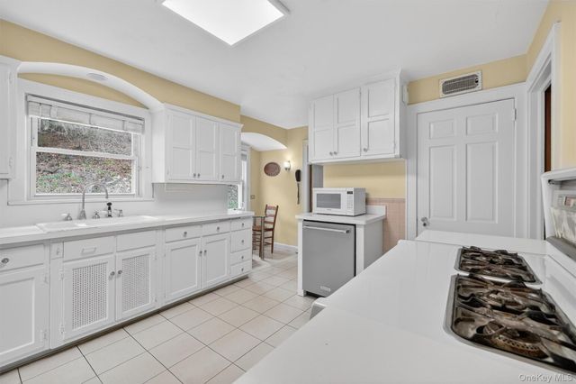 427 Westchester Avenue, White Plains, NY 10604