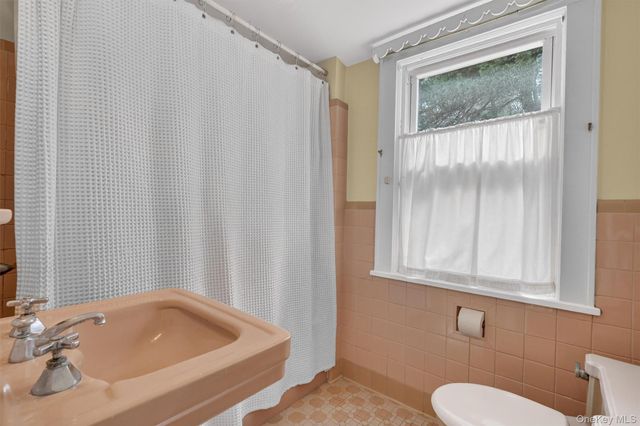 427 Westchester Avenue, White Plains, NY 10604