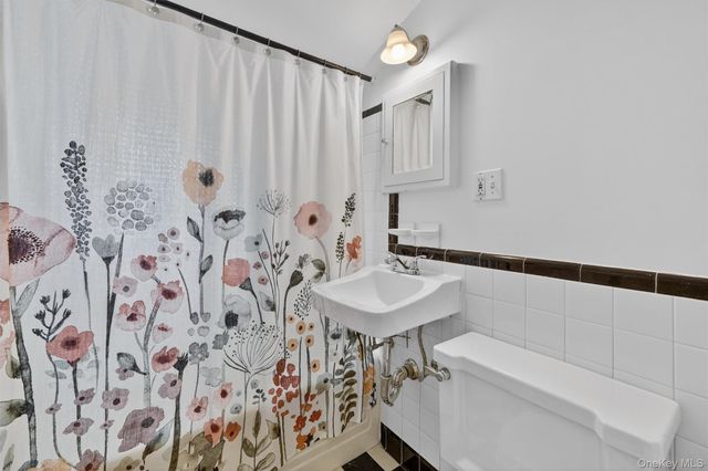 427 Westchester Avenue, White Plains, NY 10604