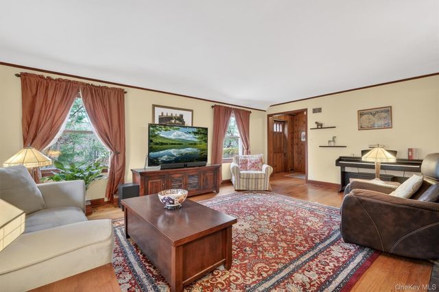 427 Westchester Avenue, White Plains, NY 10604