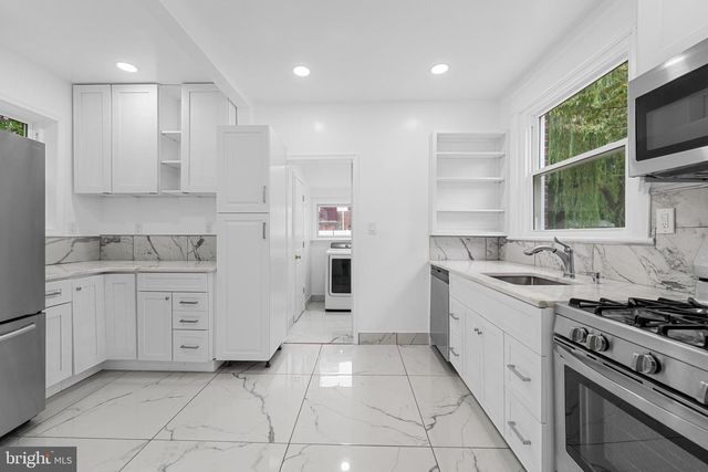407 E SANGER ST, Philadelphia, PA 19120