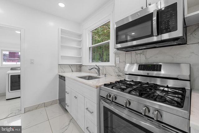 407 E SANGER ST, Philadelphia, PA 19120