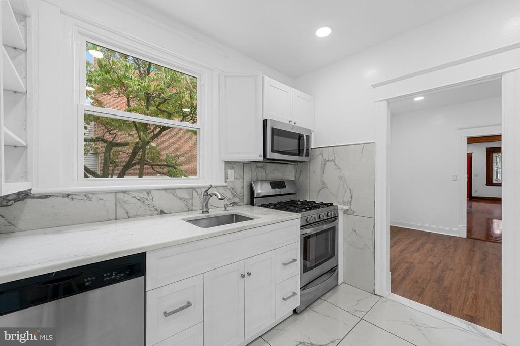 407 E SANGER ST, Philadelphia, PA 19120