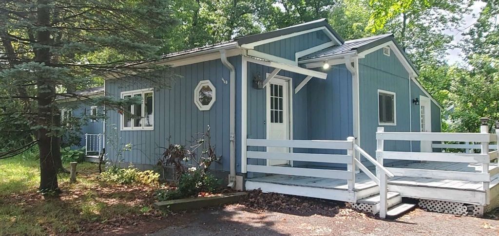 75 Woodruff Rd, Clinton, MA 01510