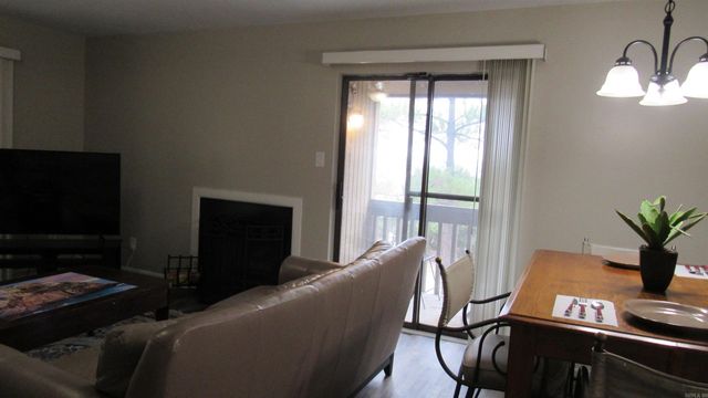 518 Green Mountain Cir Apt 16, Little Rock, AR 72211